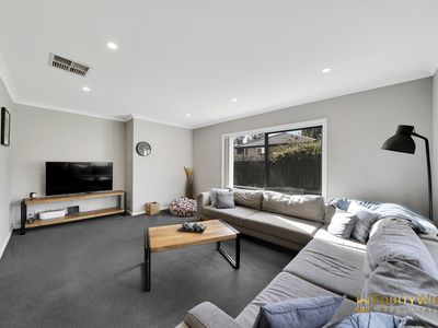40 Holyoake Parade, Manor Lakes