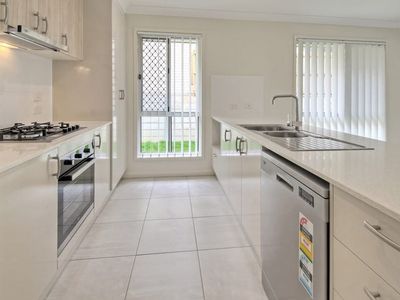 3 Madeira Street, Springfield Lakes