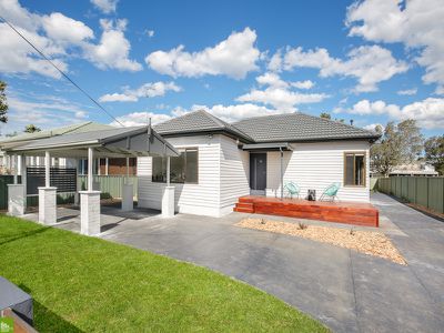 12 Hurt Parade, Unanderra