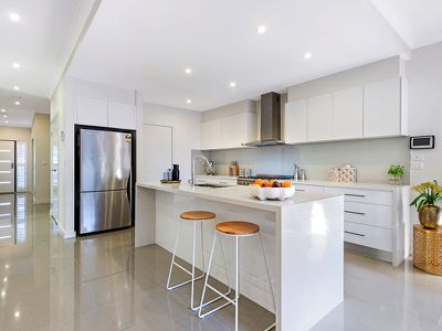 12 Hayes Parade, Pascoe Vale