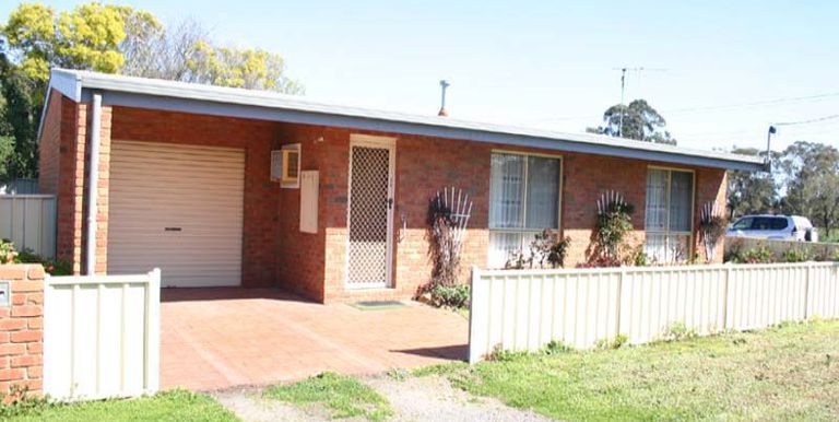 2A Lewis Street, Euroa
