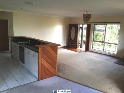 2 Paula Close, Atherton