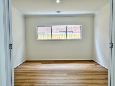 14 Farmingdale Street, Manor Lakes