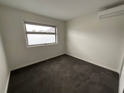 2 / 28 Curie Avenue, Oak Park