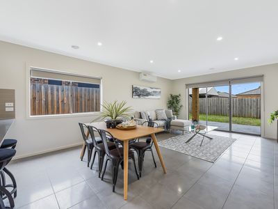 17 Chevrolet Road, Cranbourne East
