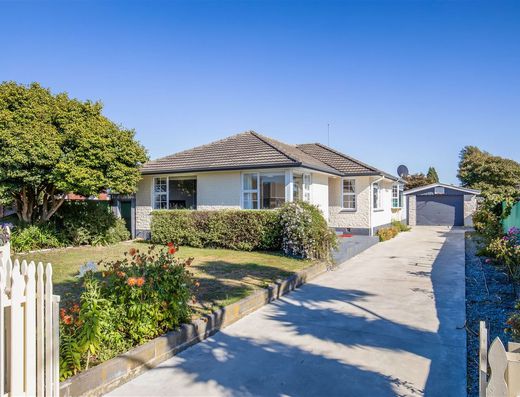 8 Dunstan Crecent, Hornby, Christchurch.