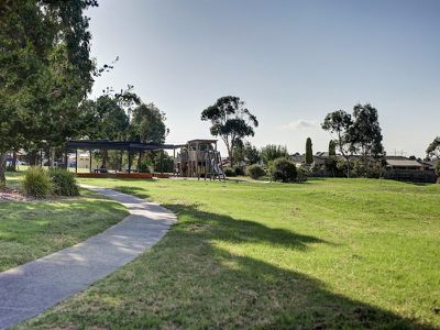 5 Chatham Close, Cranbourne East