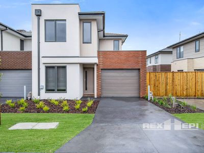 6 Gordal Court, Lynbrook