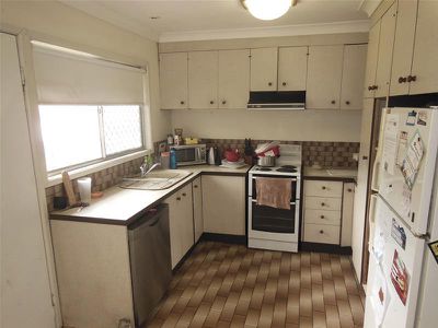 4 Chamberlain Avenue, Rochedale South