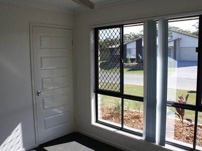 2 / 59 Grandview Parade, Griffin