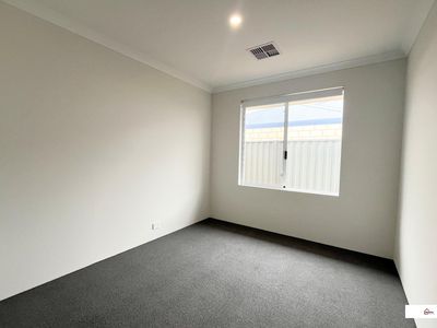 12 Oxley Street, Lakelands