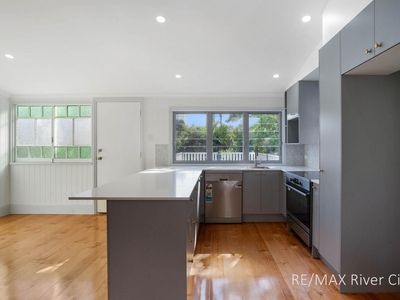 FRESH, LIGHT & BRIGHT - MODERN LIVING WITH CLASSIC CHARM