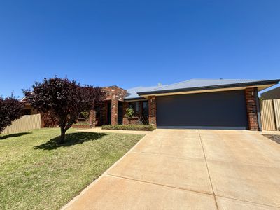 23 Riverina Way, Hannans