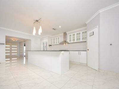 20 Ambleside Parade, Waikiki