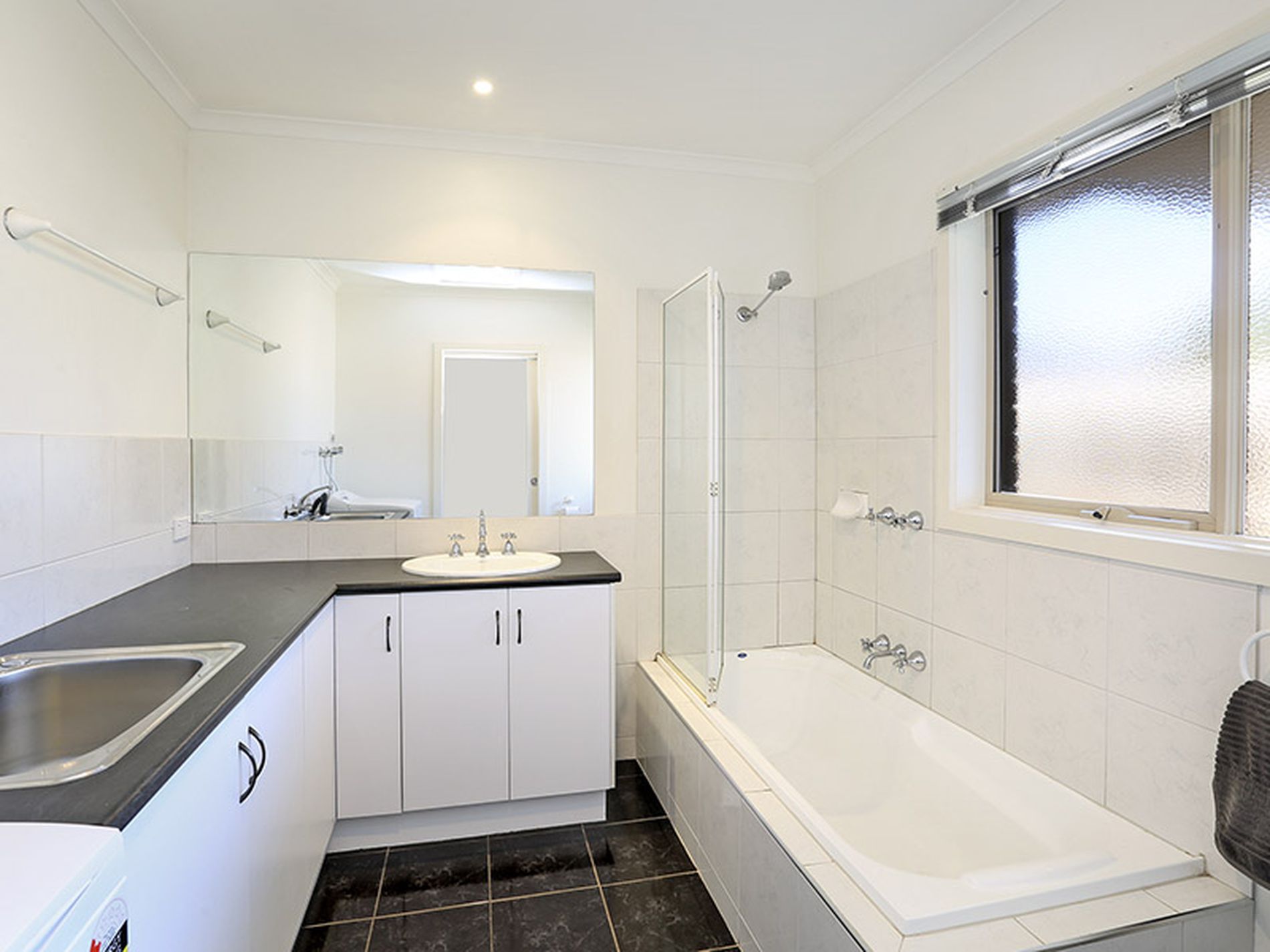 2 / 5 Weddell Road, North Geelong