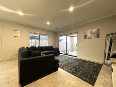 18 Petros St, Fraser Rise