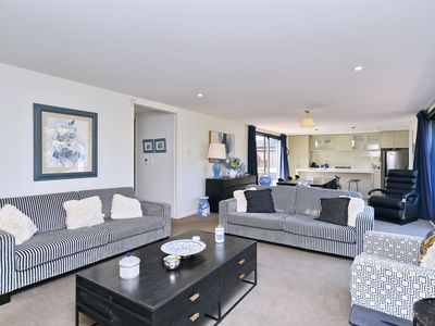 102 Hills Road, Edgeware