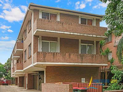1 / 16 Henry Street, Parramatta