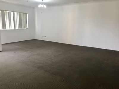 6/33 Queens Road, Westmead