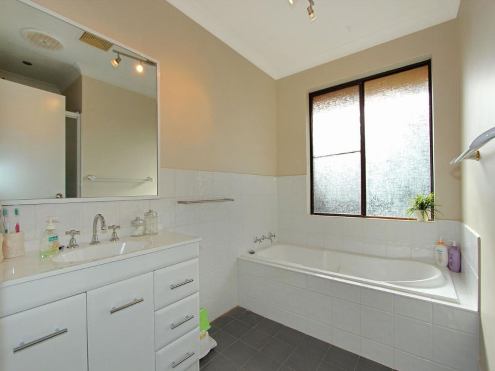 9 Hampden Street, Kalgoorlie