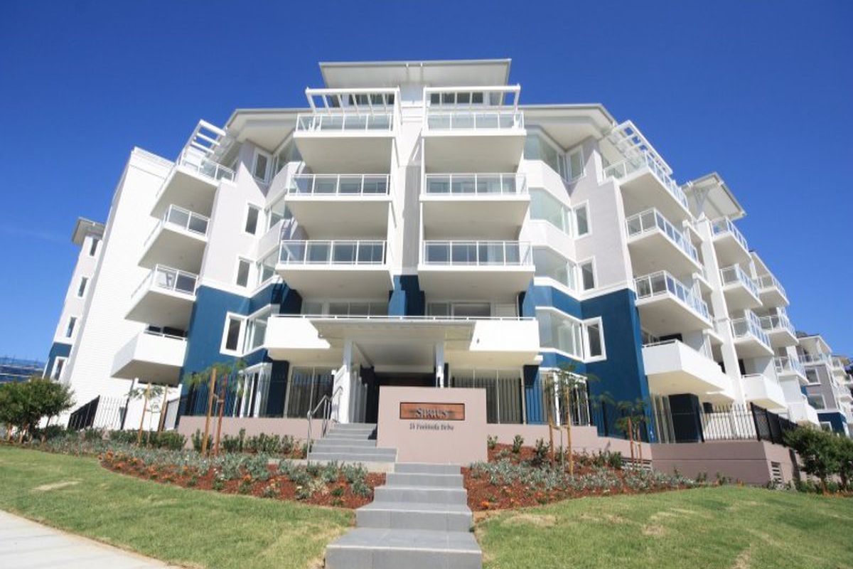 28 Peninsula Drive, Breakfast Point