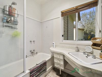 24 Kiewa Crescent, Mount Beauty