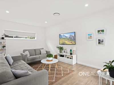 2 / 15 Burroo Street, Albion Park Rail