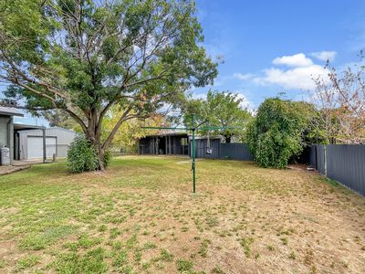 271 River Road, Forbes