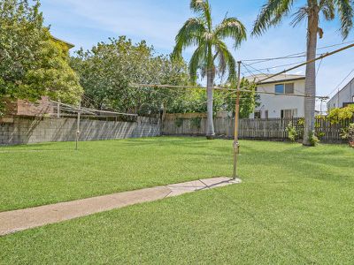 2/126 Pembroke Road, Coorparoo