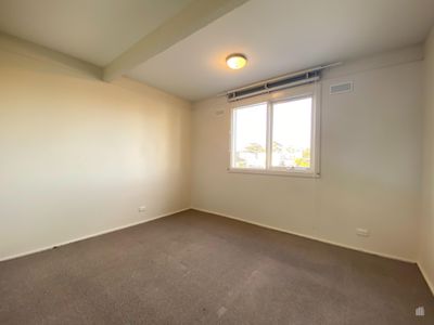 2/112 Hoffmans Rd, Essendon