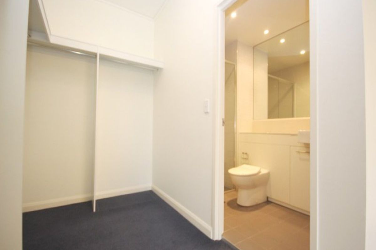 9 Lewis Avenue, Rhodes