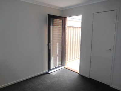 01 / 40 Vine Avenue, Horsham