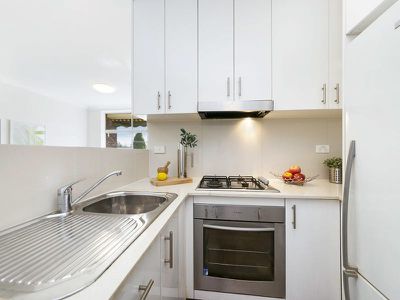 12 / 32 Barber Avenue, Eastlakes