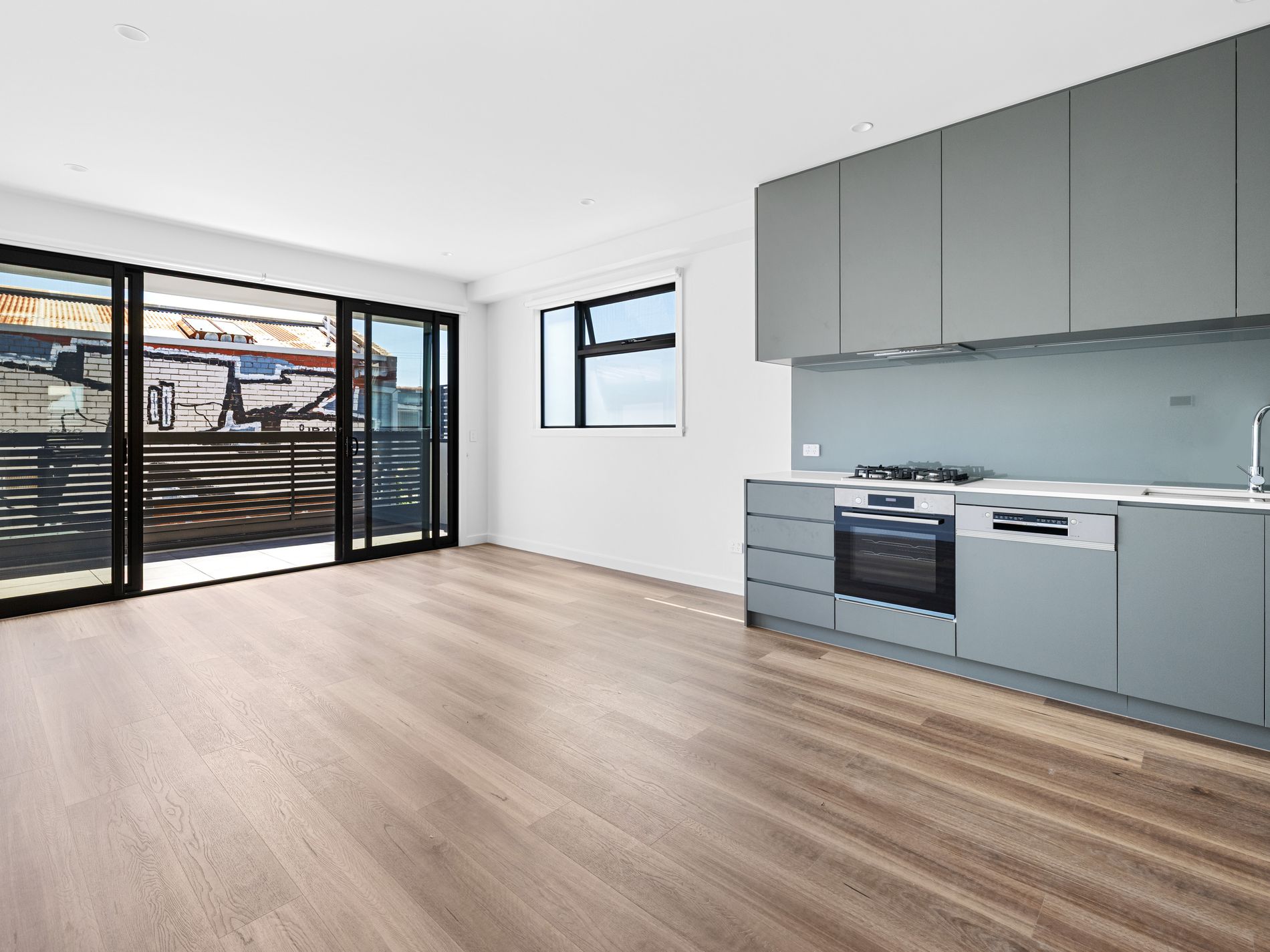 6 / 12 Irvine Crescent, Brunswick West