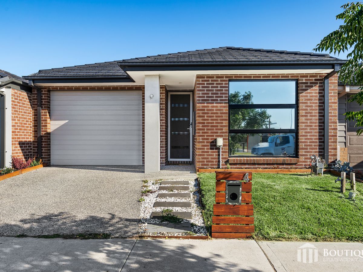 4 Aquatic Drive, Cranbourne West
