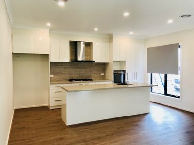 1 / 483 High Street Road, Mount Waverley