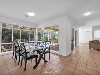 16 Huntingdale Close, Cranbourne
