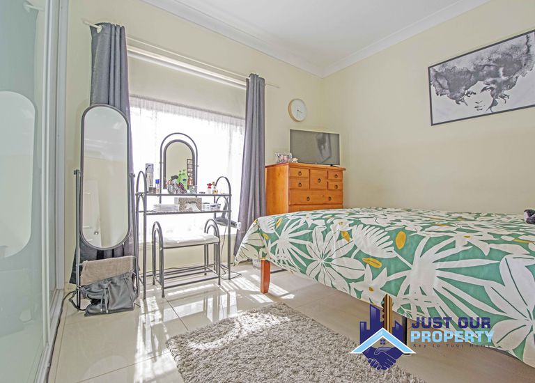 11A Mckevitte Ave, East Hills