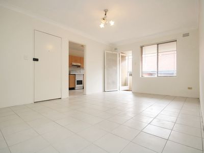 8 / 8 Fairmount Street, Lakemba