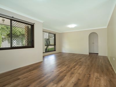 1 / 329 West Street, Harristown