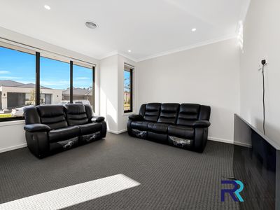 10 Breezy Circuit, Werribee