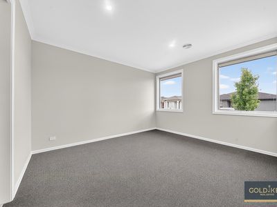 61 Sunlight Circuit, Lara