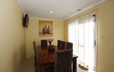 6 Grange Circuit, Beaconsfield