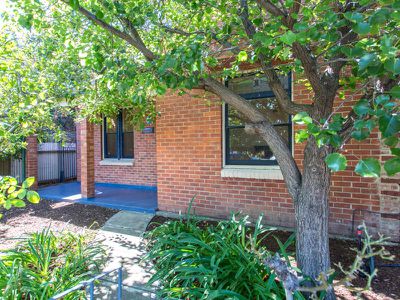 2 Long Street, Plympton