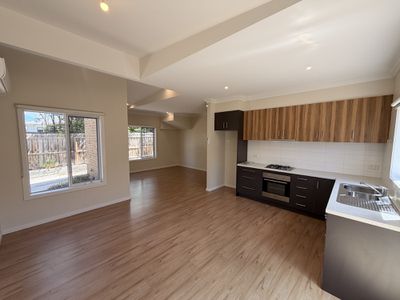 2 / 7 Trewheela Avenue, Manifold Heights