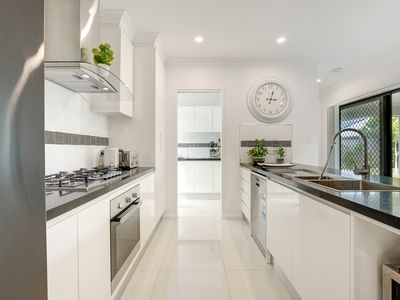 11 Girringun Parade, Mount Peter