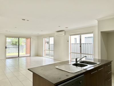 5 Edenvale Street, Manor Lakes