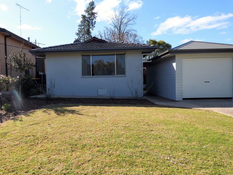82 Ross Crescent, Griffith