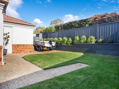 4 Hillock Avenue, East Albury