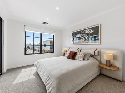 45 Graduation Parade, Taperoo